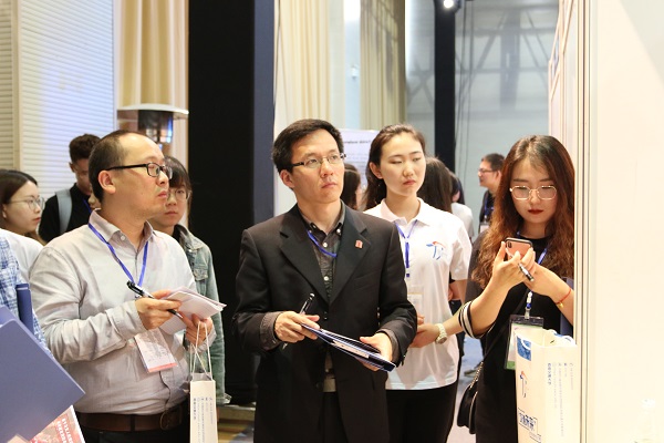 2.设计凯发
副院长韩挺教授担任评委.JPG